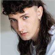 Actor y director profesional de las artes escénicas con formac Y experiencia profesional